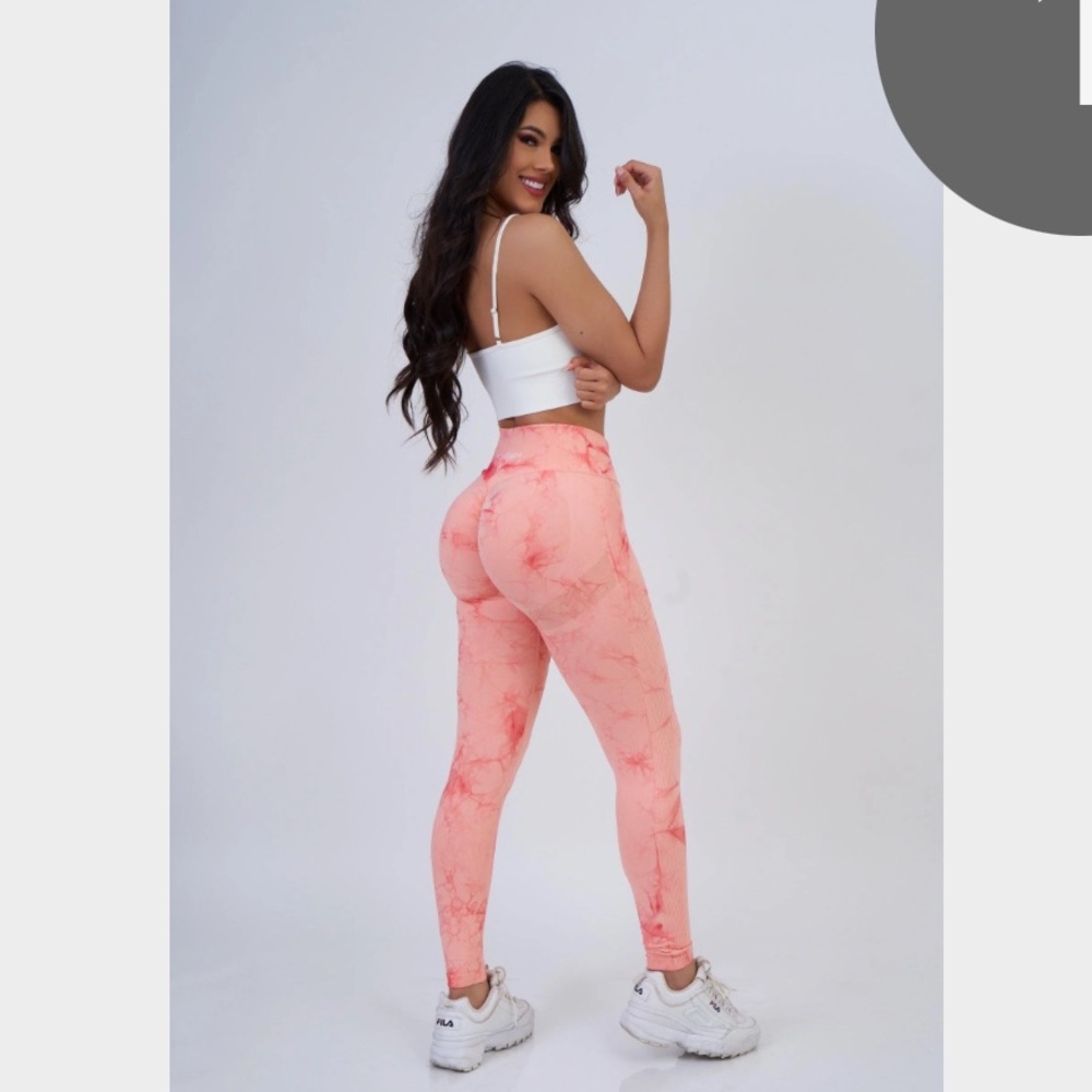 Pcheebum coral marble scrunch butt leggings
